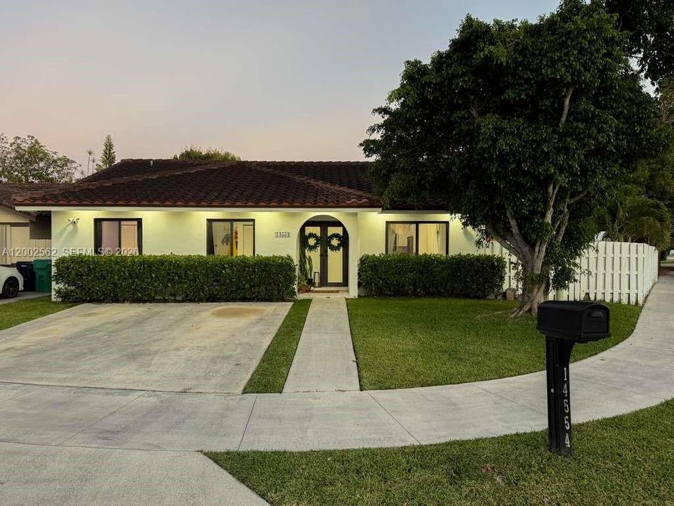 Vendido Recientemente: $650,000 (4 camas, 2 baños, 0 Pies cuadrados)