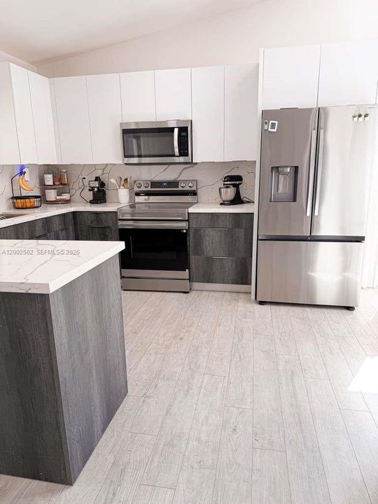 Vendido Recientemente: $650,000 (4 camas, 2 baños, 0 Pies cuadrados)
