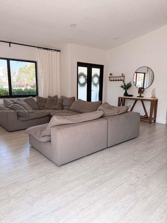 Vendido Recientemente: $650,000 (4 camas, 2 baños, 0 Pies cuadrados)