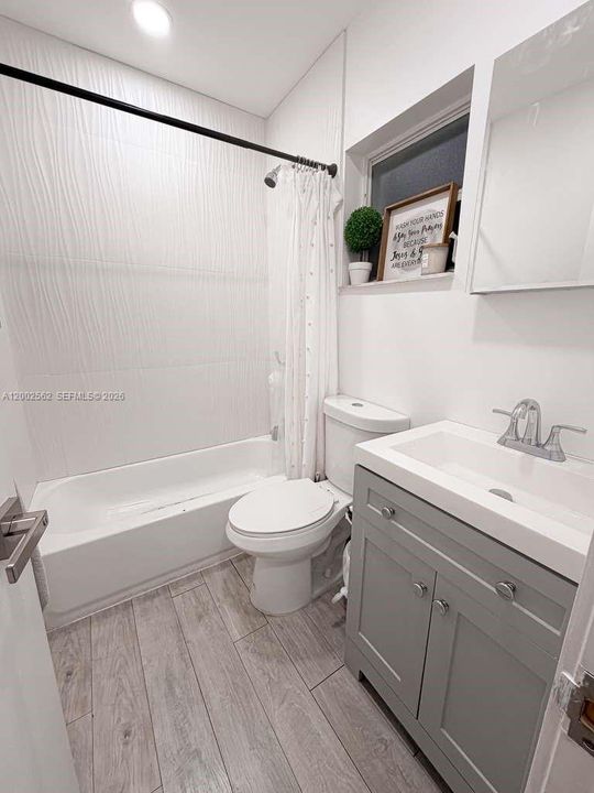 Vendido Recientemente: $650,000 (4 camas, 2 baños, 0 Pies cuadrados)
