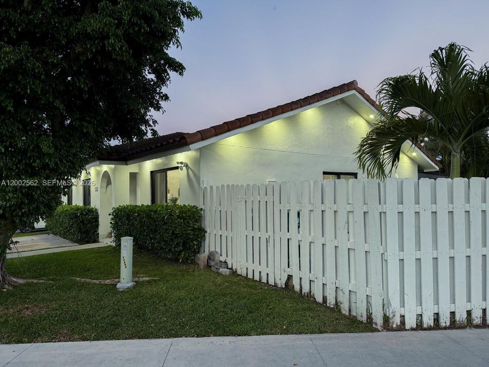 Vendido Recientemente: $650,000 (4 camas, 2 baños, 0 Pies cuadrados)