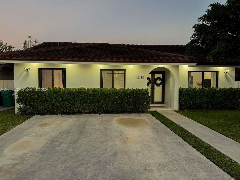 Vendido Recientemente: $650,000 (4 camas, 2 baños, 0 Pies cuadrados)