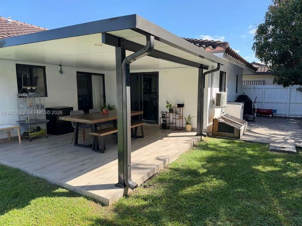 Vendido Recientemente: $650,000 (4 camas, 2 baños, 0 Pies cuadrados)