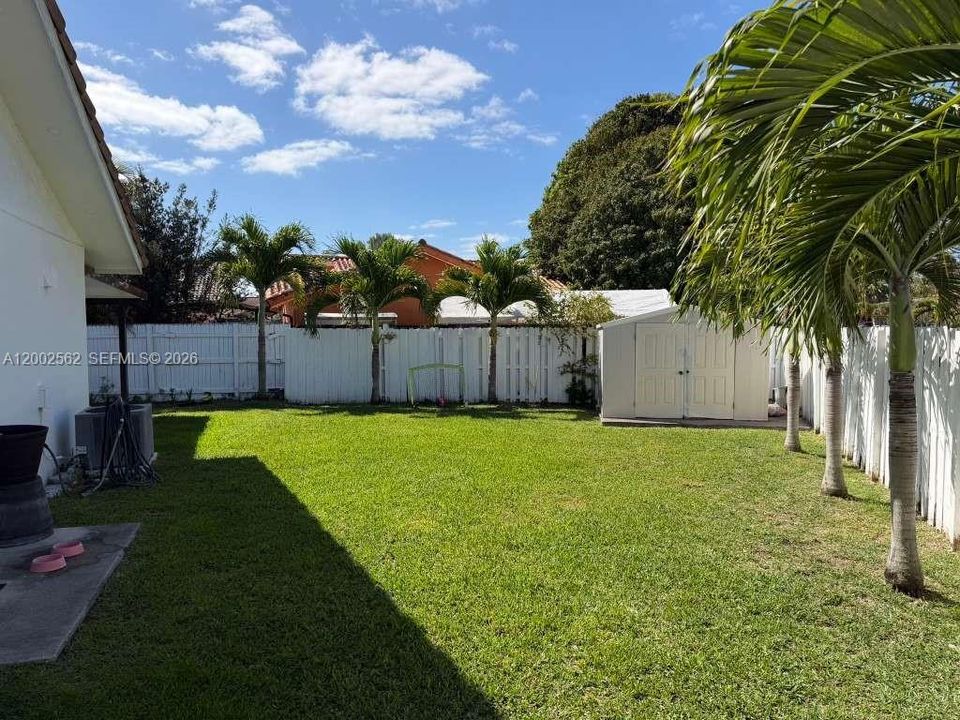 Vendido Recientemente: $650,000 (4 camas, 2 baños, 0 Pies cuadrados)