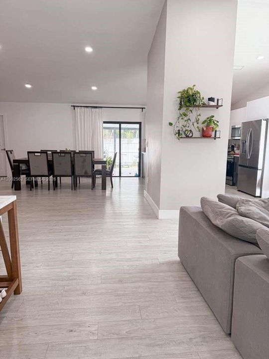 Vendido Recientemente: $650,000 (4 camas, 2 baños, 0 Pies cuadrados)