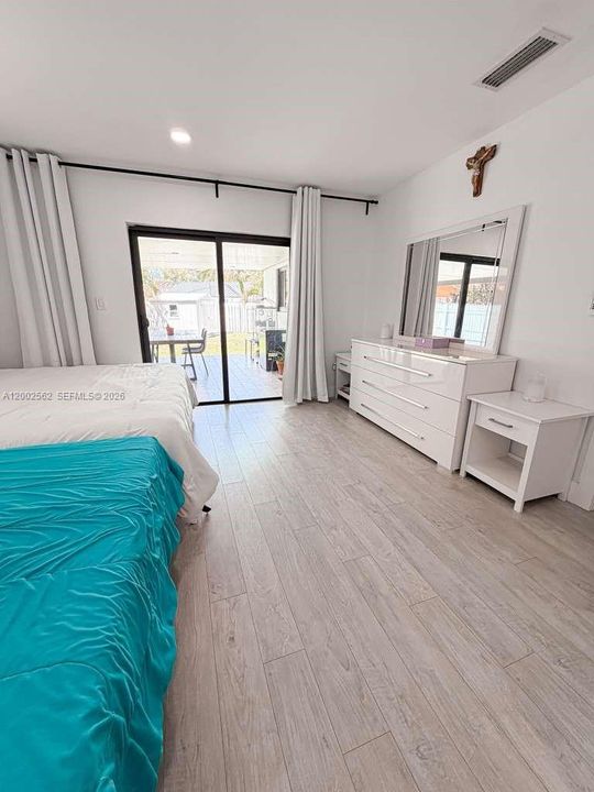 Vendido Recientemente: $650,000 (4 camas, 2 baños, 0 Pies cuadrados)