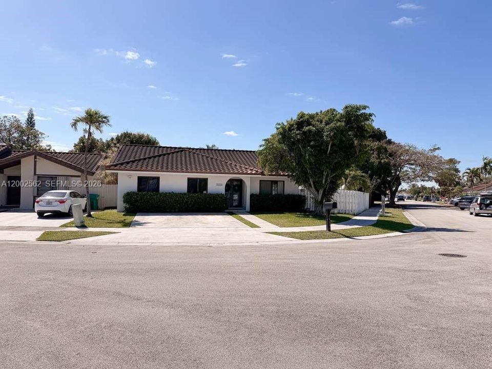 Vendido Recientemente: $650,000 (4 camas, 2 baños, 0 Pies cuadrados)
