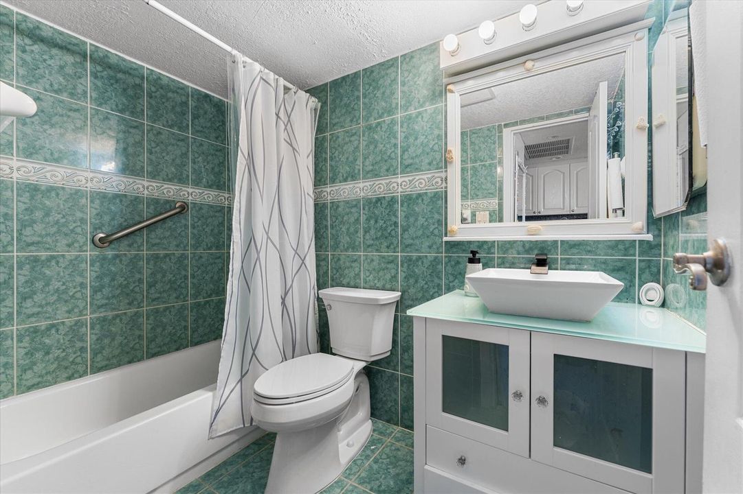 08-19201 Collins Ave #114, Sunny Isles B