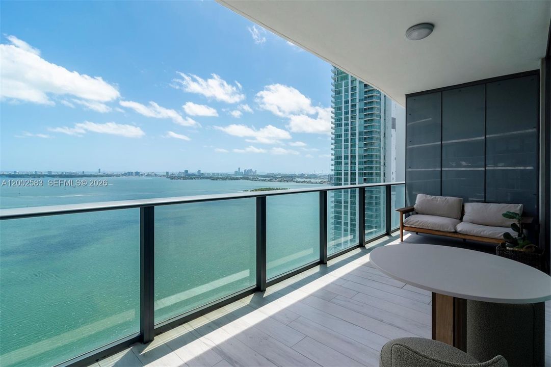 En Venta: $1,395,000 (3 camas, 3 baños, 1649 Pies cuadrados)