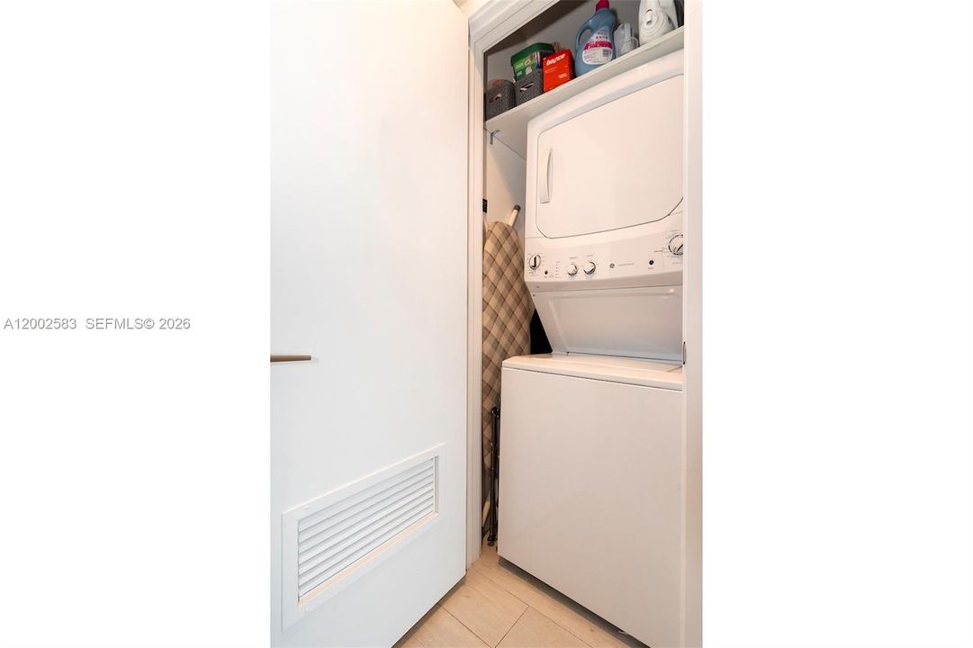 En Venta: $1,395,000 (3 camas, 3 baños, 1649 Pies cuadrados)