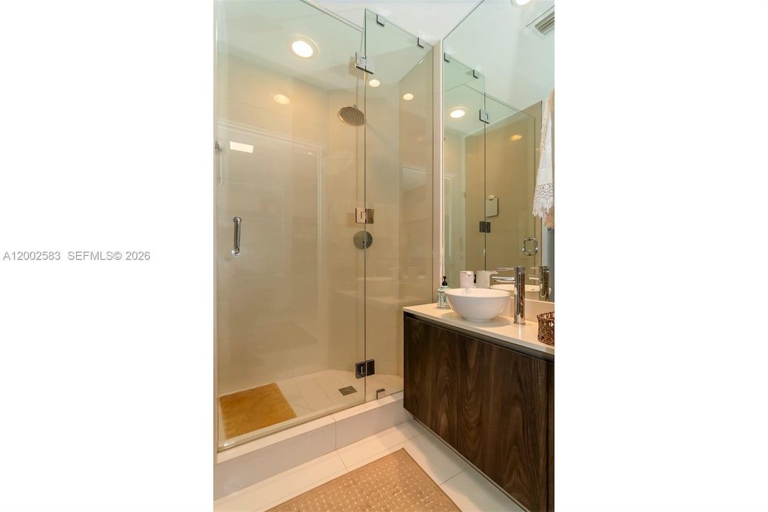 En Venta: $1,395,000 (3 camas, 3 baños, 1649 Pies cuadrados)