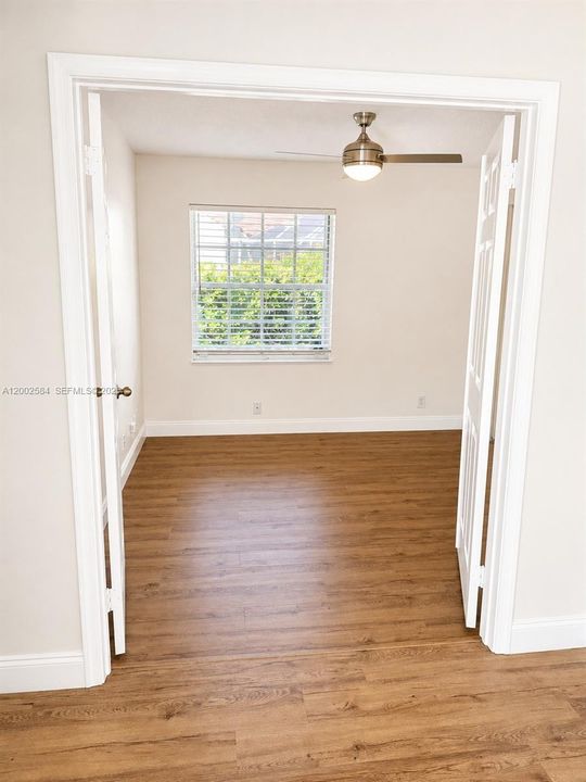 Activo con contrato: $4,950 (3 camas, 2 baños, 2324 Pies cuadrados)