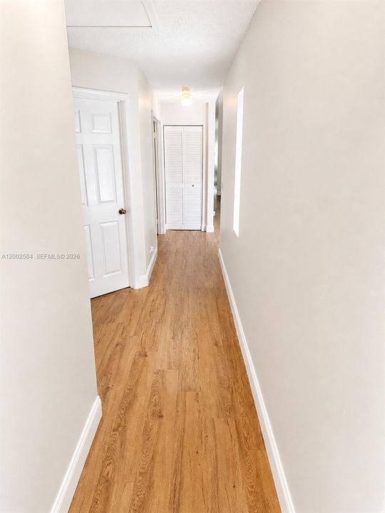 Activo con contrato: $4,950 (3 camas, 2 baños, 2324 Pies cuadrados)
