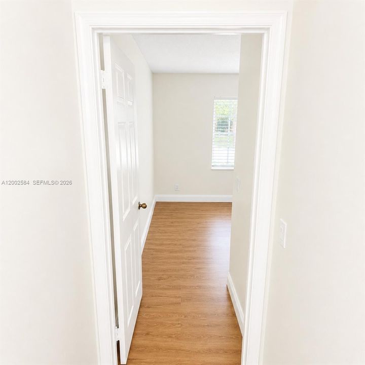 Activo con contrato: $4,950 (3 camas, 2 baños, 2324 Pies cuadrados)