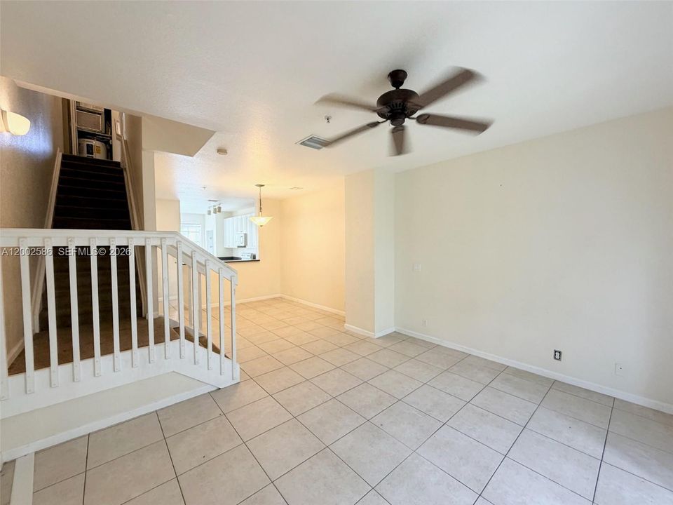 For Rent: $2,500 (3 beds, 3 baths, 1601 Square Feet)