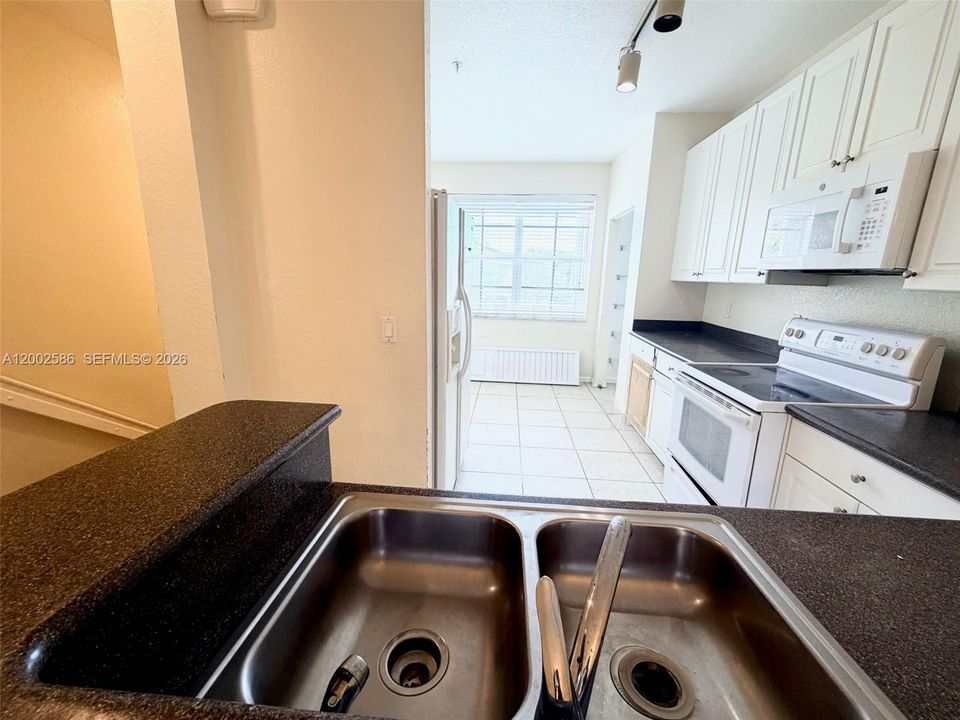 For Rent: $2,500 (3 beds, 3 baths, 1601 Square Feet)