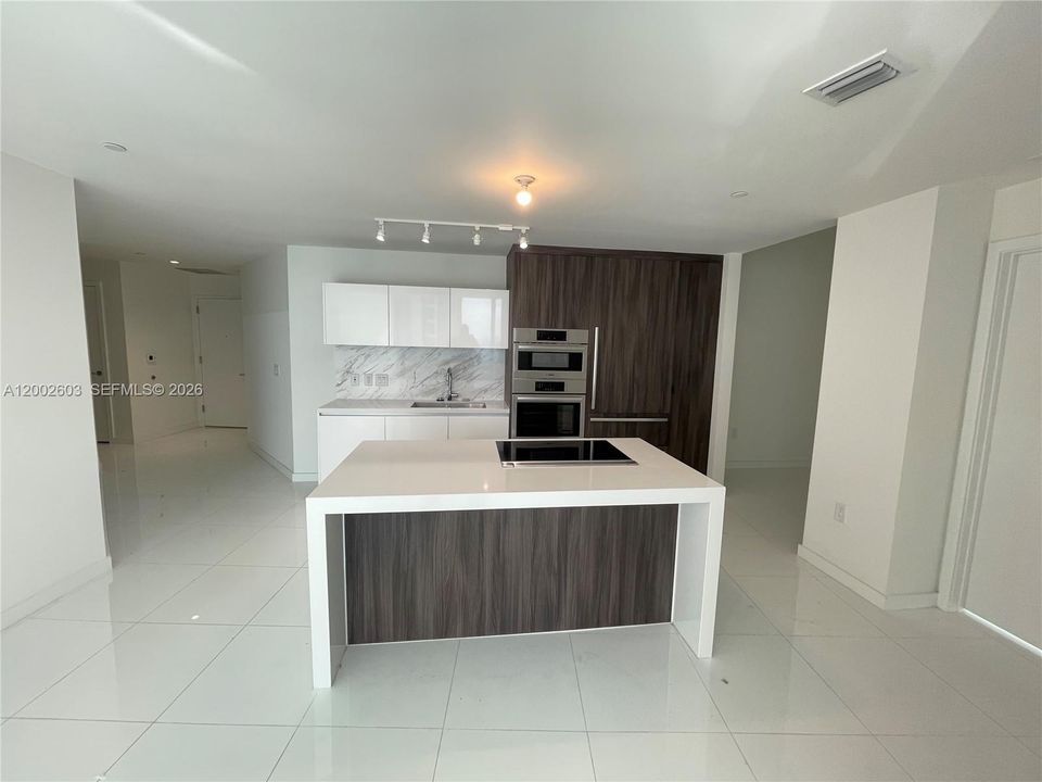 En Venta: $995,000 (2 camas, 3 baños, 1560 Pies cuadrados)