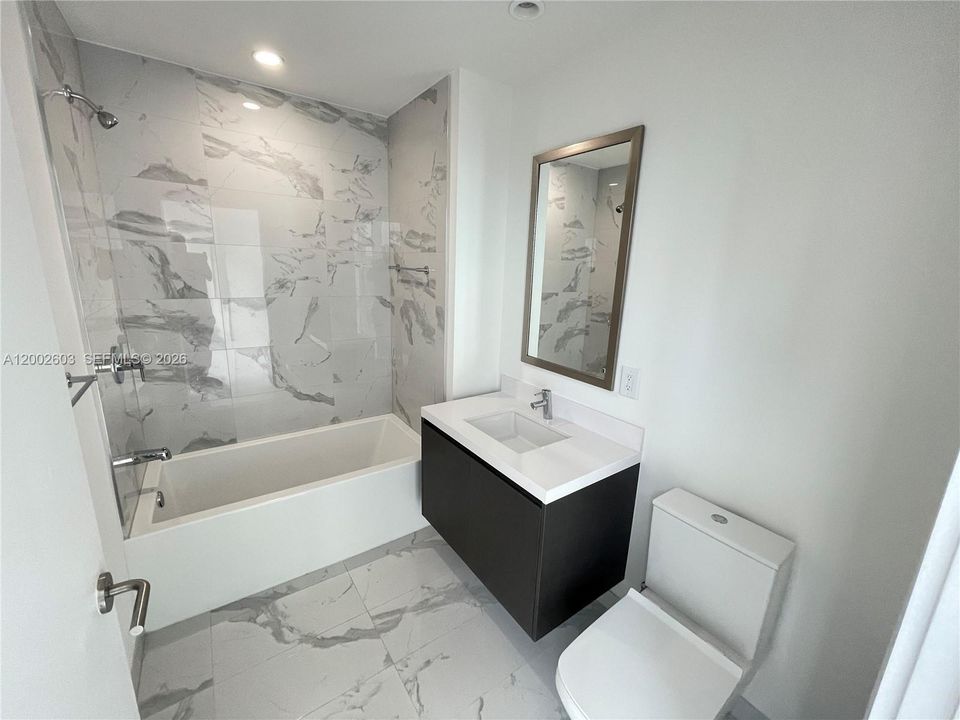 En Venta: $995,000 (2 camas, 3 baños, 1560 Pies cuadrados)