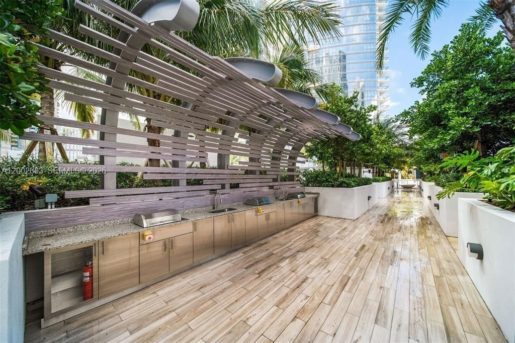 En Venta: $995,000 (2 camas, 3 baños, 1560 Pies cuadrados)