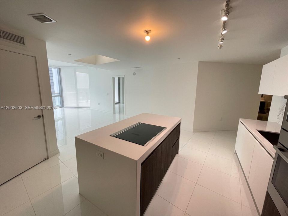En Venta: $995,000 (2 camas, 3 baños, 1560 Pies cuadrados)