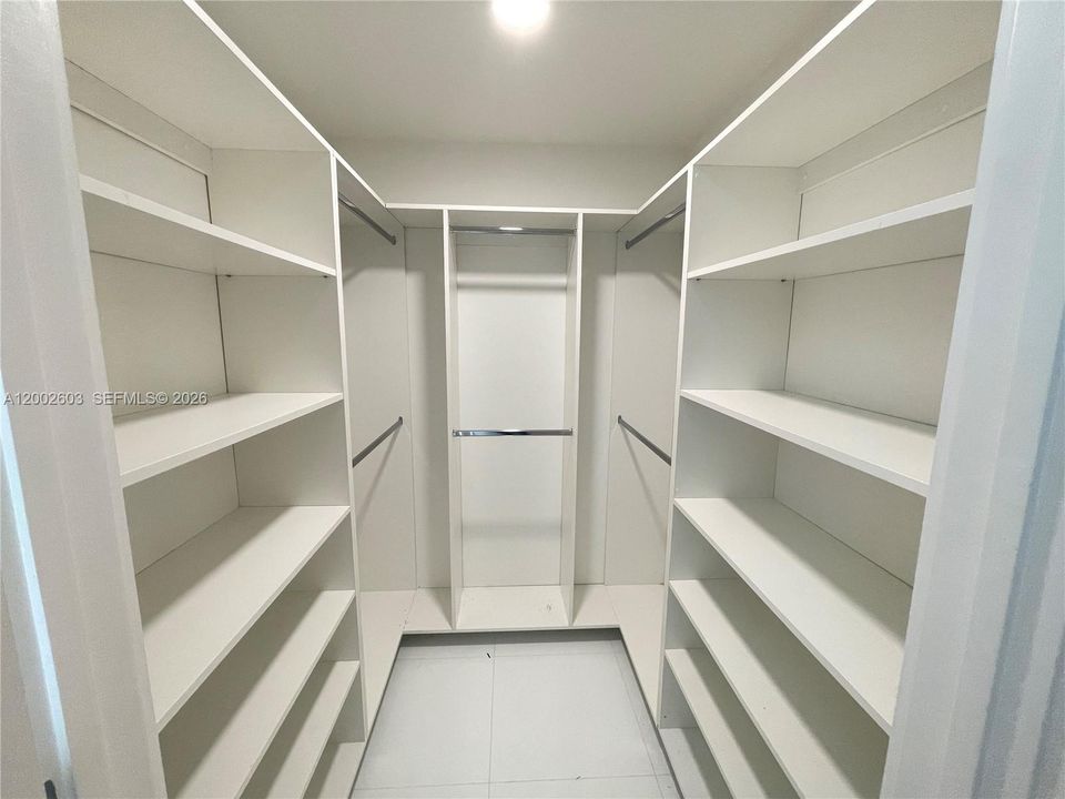 En Venta: $995,000 (2 camas, 3 baños, 1560 Pies cuadrados)