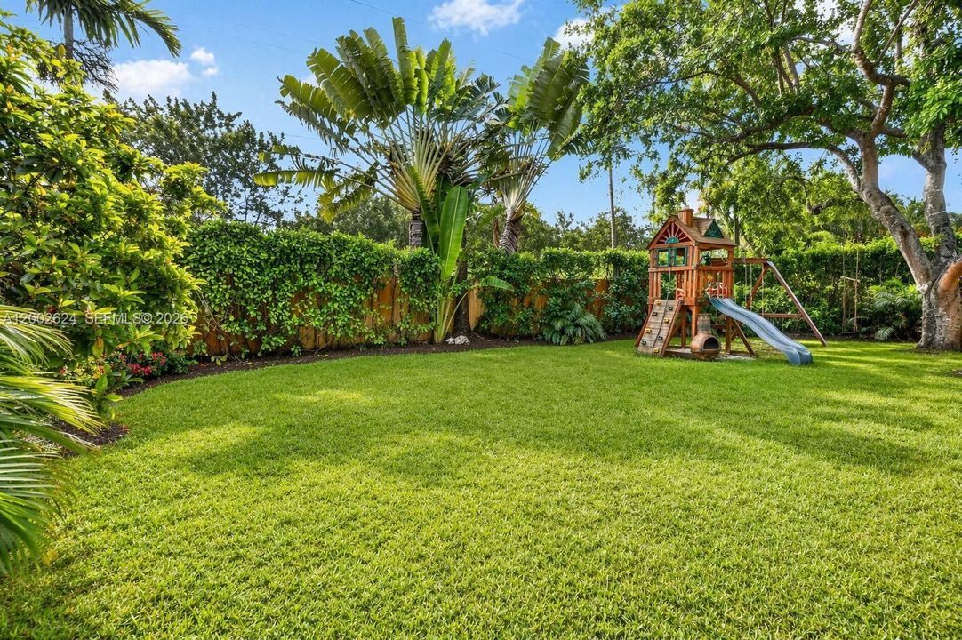 For Sale: $829,000 (3 beds, 2 baths, 2504 Square Feet)