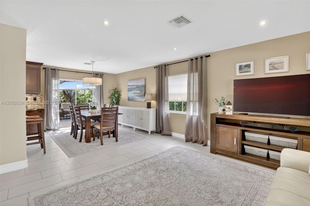 For Sale: $829,000 (3 beds, 2 baths, 2504 Square Feet)