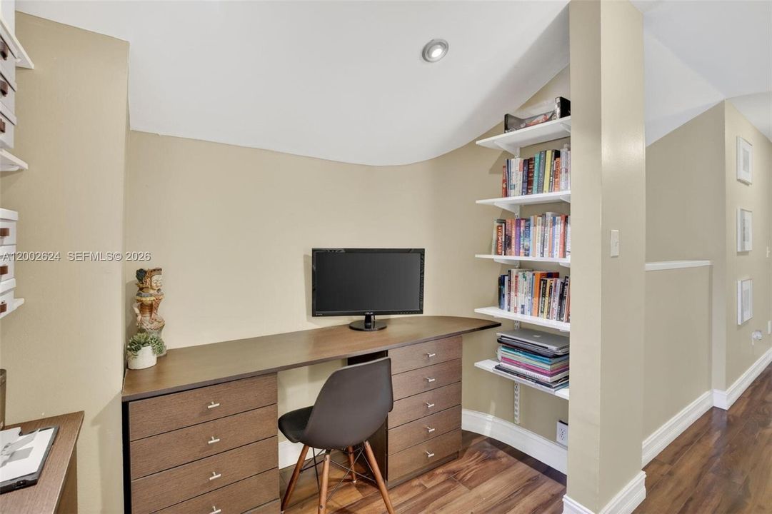 For Sale: $829,000 (3 beds, 2 baths, 2504 Square Feet)