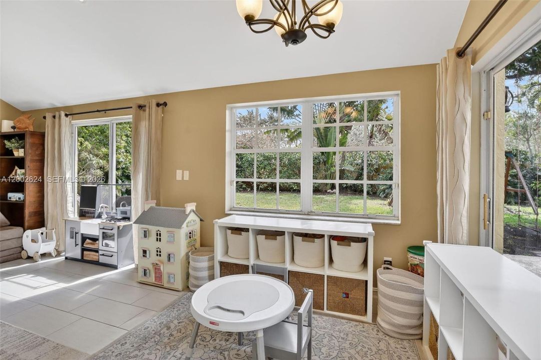 For Sale: $829,000 (3 beds, 2 baths, 2504 Square Feet)