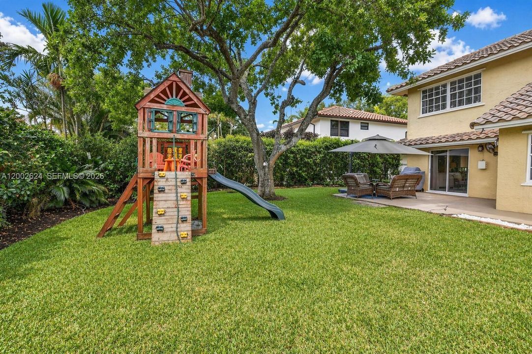 For Sale: $829,000 (3 beds, 2 baths, 2504 Square Feet)