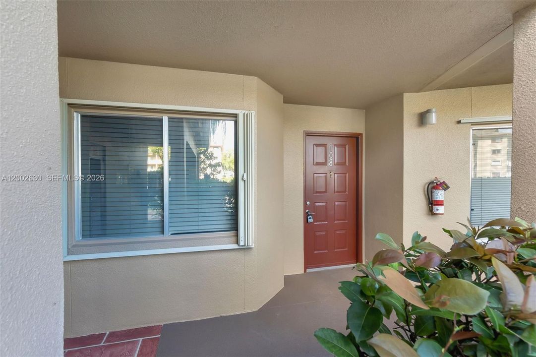 Active With Contract: $1,850 (1 beds, 1 baths, 1223 Square Feet)