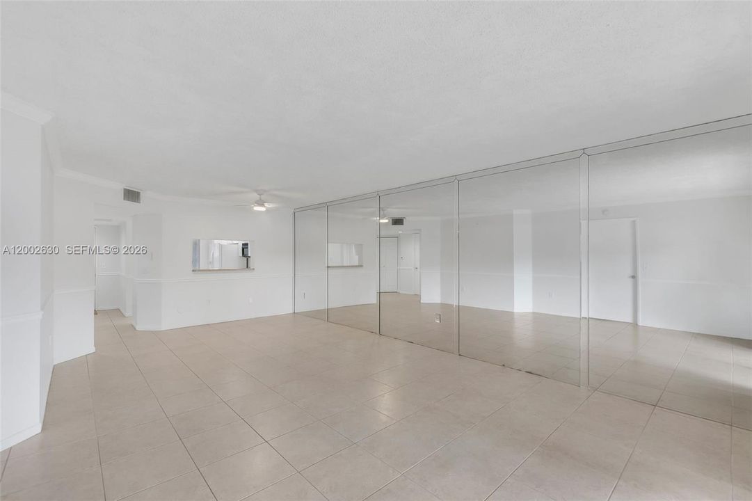 Active With Contract: $1,850 (1 beds, 1 baths, 1223 Square Feet)
