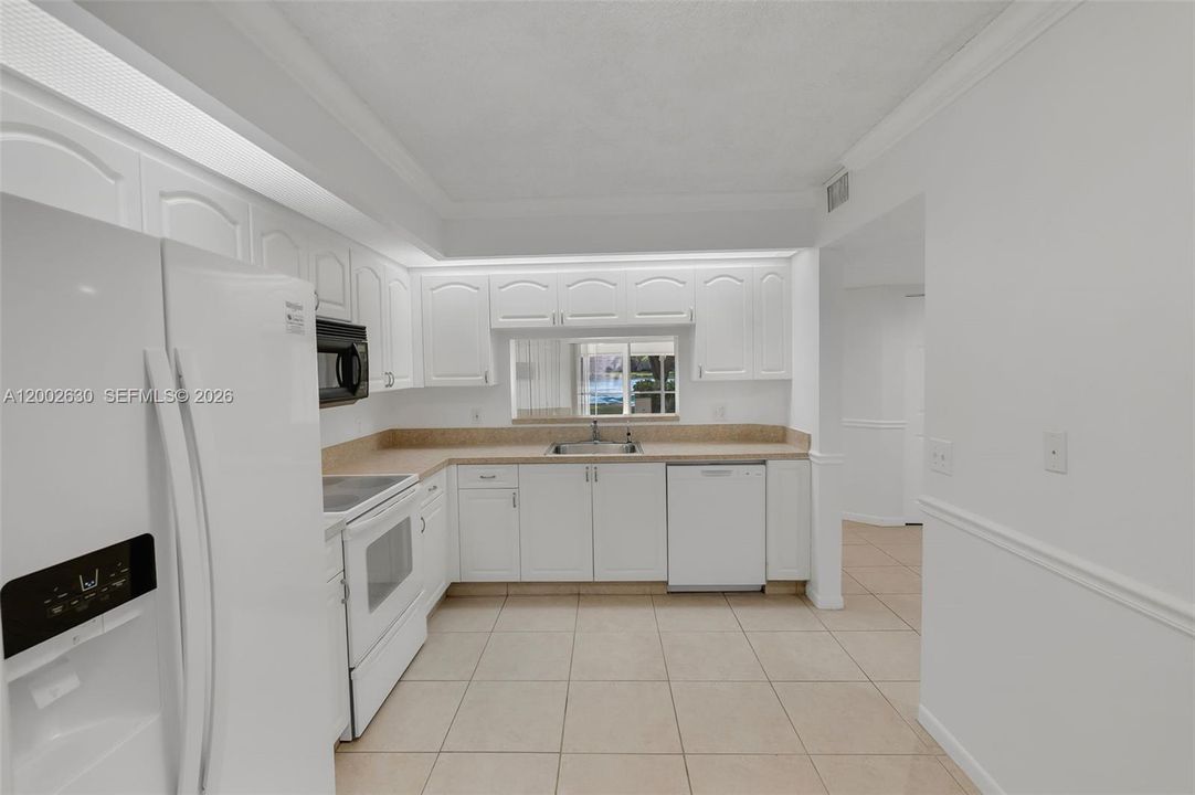 Active With Contract: $1,850 (1 beds, 1 baths, 1223 Square Feet)