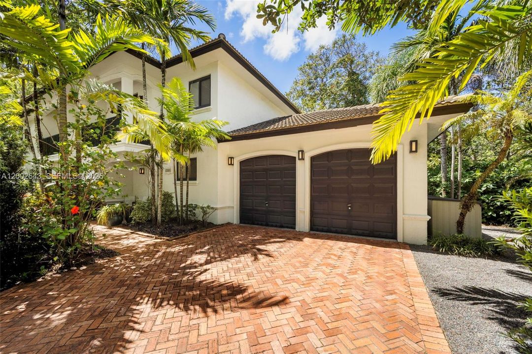 Activo con contrato: $2,890,000 (4 camas, 4 baños, 3404 Pies cuadrados)