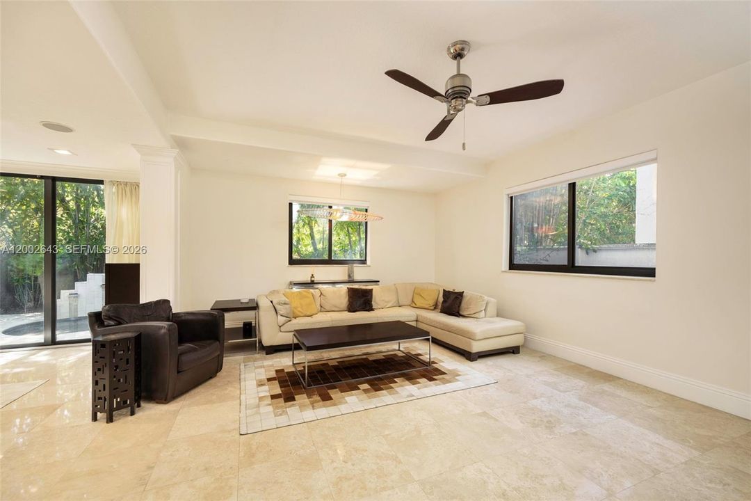Activo con contrato: $2,890,000 (4 camas, 4 baños, 3404 Pies cuadrados)