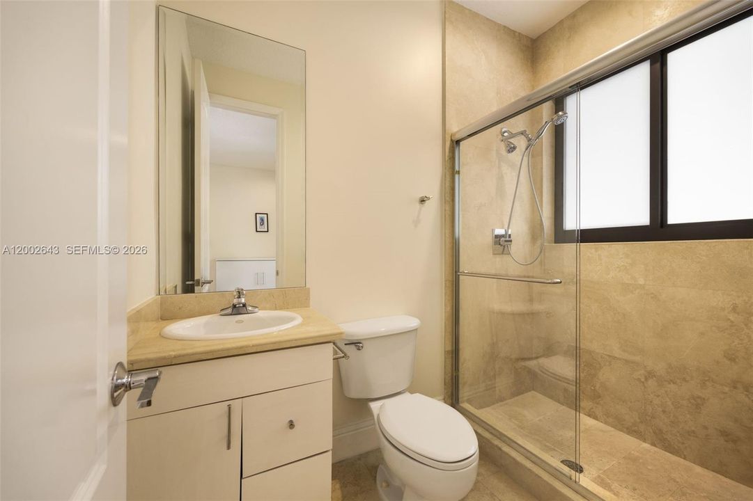Activo con contrato: $2,890,000 (4 camas, 4 baños, 3404 Pies cuadrados)