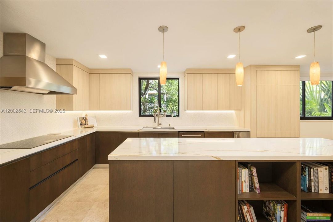 Activo con contrato: $2,890,000 (4 camas, 4 baños, 3404 Pies cuadrados)