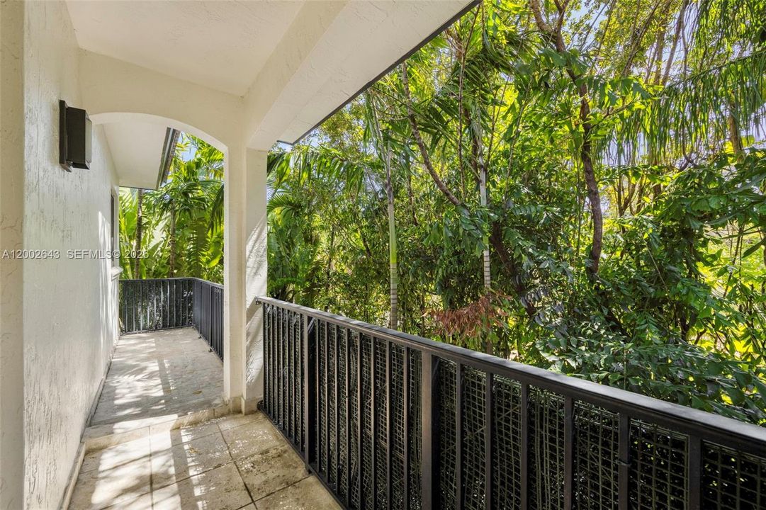 Activo con contrato: $2,890,000 (4 camas, 4 baños, 3404 Pies cuadrados)