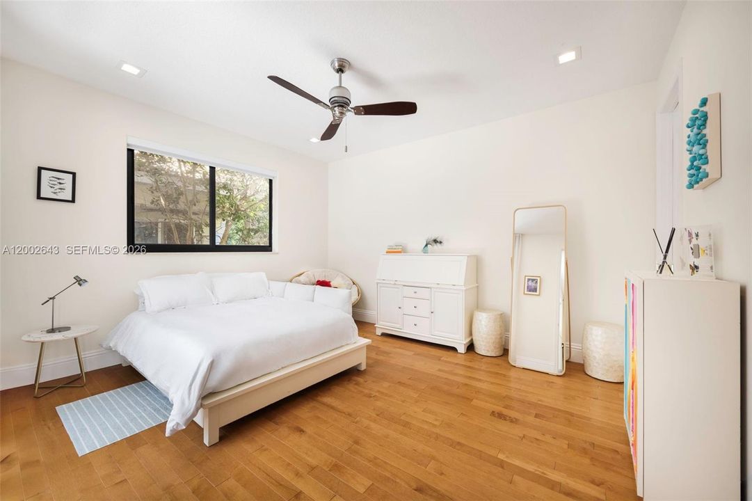 Activo con contrato: $2,890,000 (4 camas, 4 baños, 3404 Pies cuadrados)