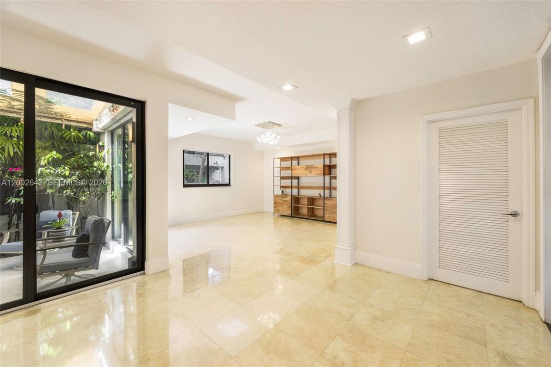 Activo con contrato: $2,890,000 (4 camas, 4 baños, 3404 Pies cuadrados)