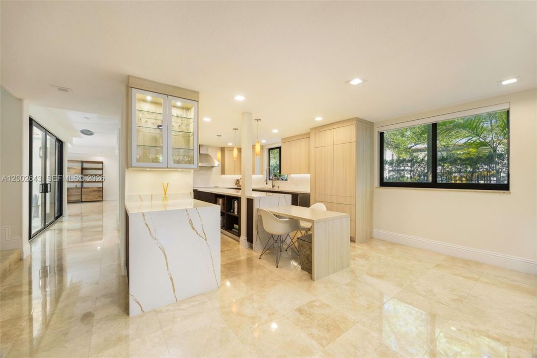 Activo con contrato: $2,890,000 (4 camas, 4 baños, 3404 Pies cuadrados)