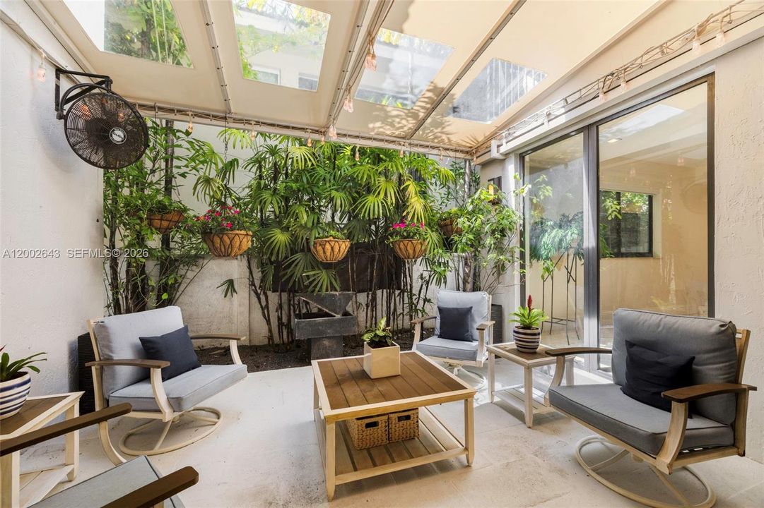 Activo con contrato: $2,890,000 (4 camas, 4 baños, 3404 Pies cuadrados)