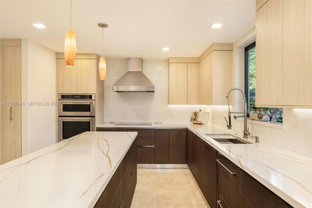 Activo con contrato: $2,890,000 (4 camas, 4 baños, 3404 Pies cuadrados)