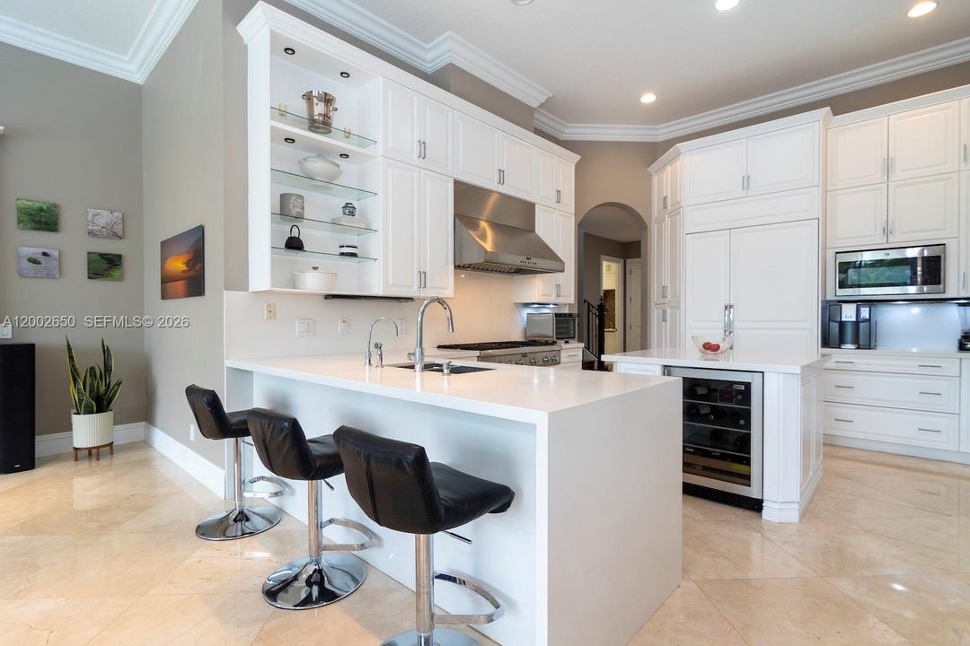 For Sale: $2,850,000 (5 beds, 6 baths, 4292 Square Feet)