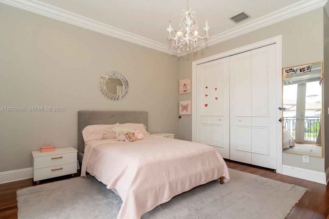 For Sale: $2,850,000 (5 beds, 6 baths, 4292 Square Feet)