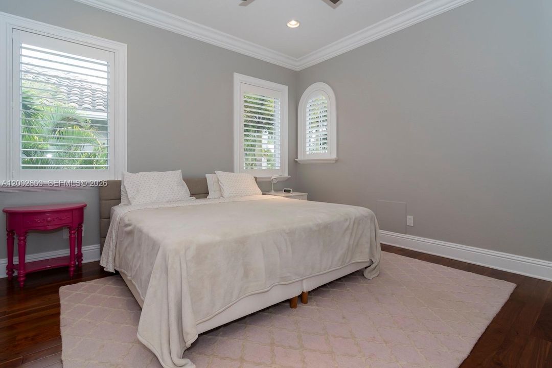For Sale: $2,850,000 (5 beds, 6 baths, 4292 Square Feet)