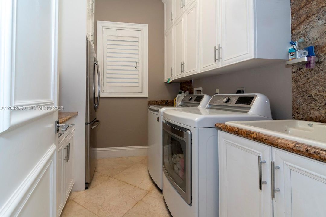 For Sale: $2,850,000 (5 beds, 6 baths, 4292 Square Feet)