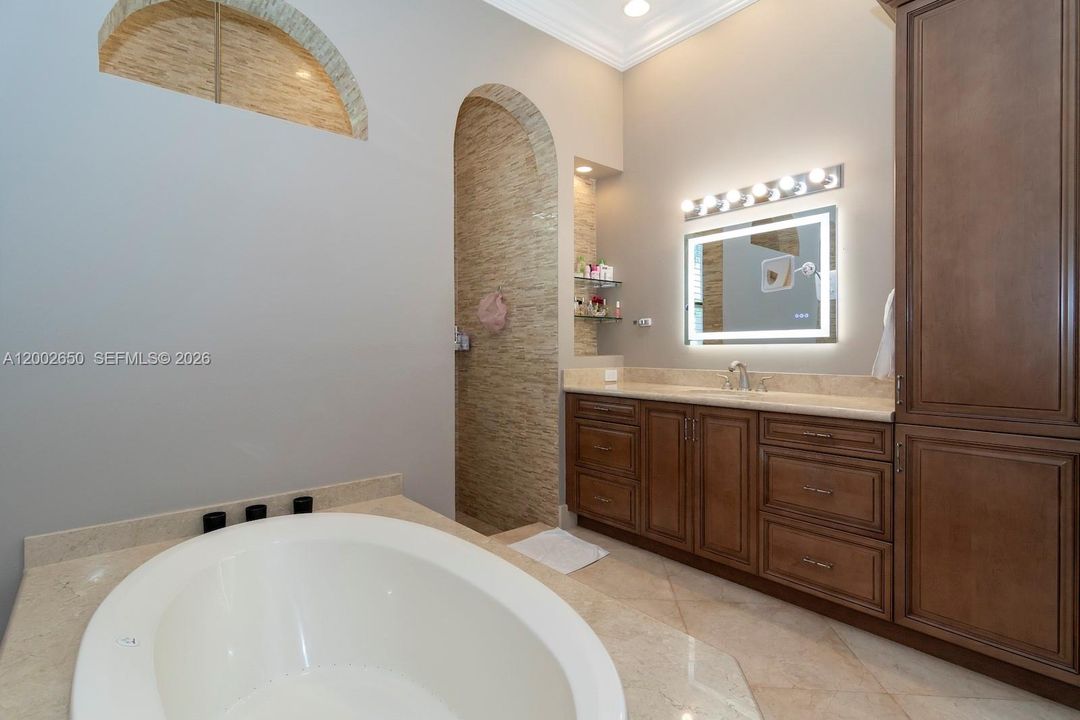For Sale: $2,850,000 (5 beds, 6 baths, 4292 Square Feet)
