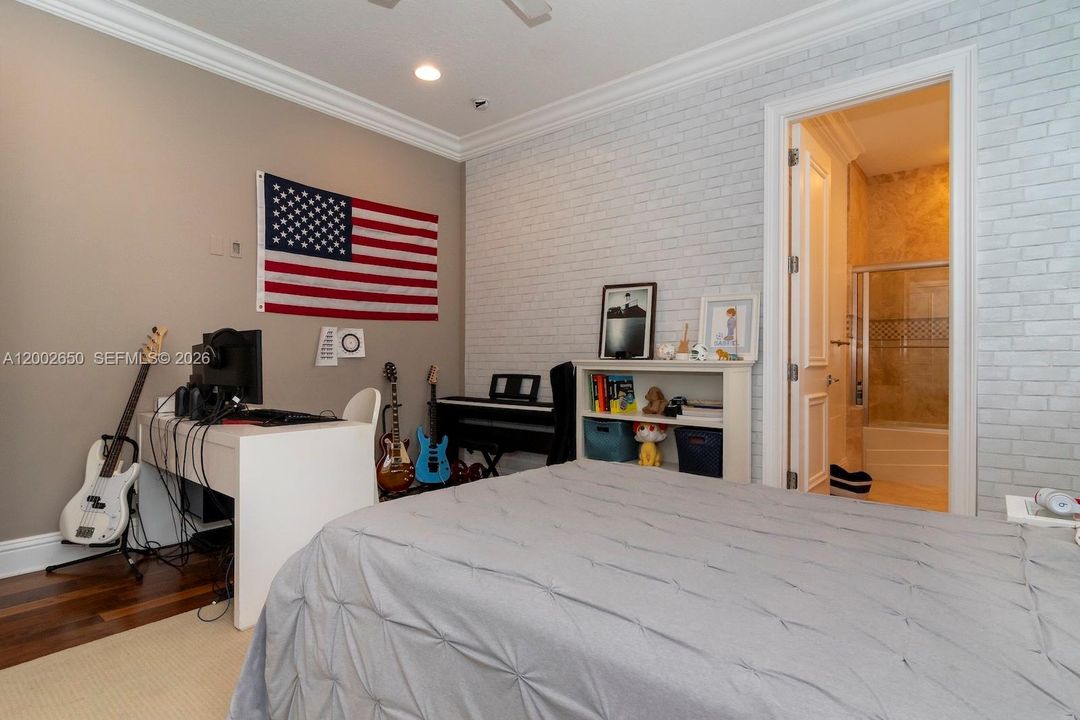 For Sale: $2,850,000 (5 beds, 6 baths, 4292 Square Feet)