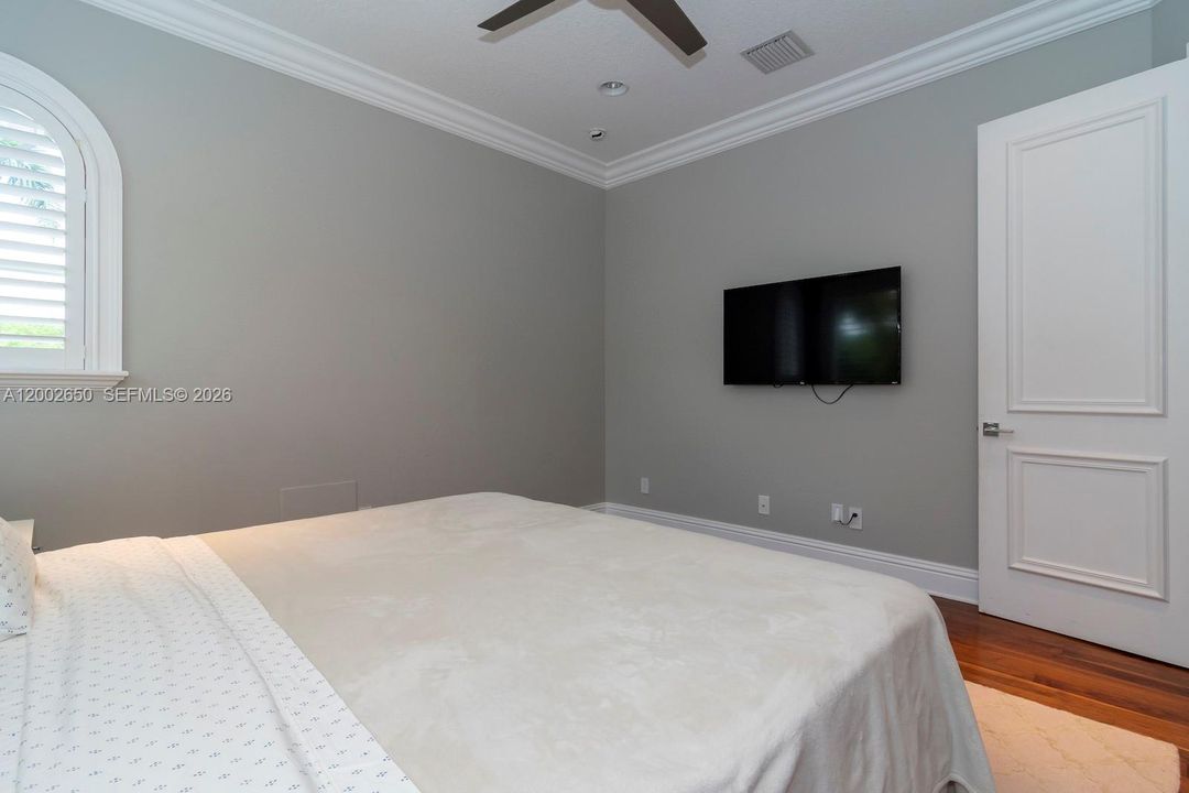 For Sale: $2,850,000 (5 beds, 6 baths, 4292 Square Feet)